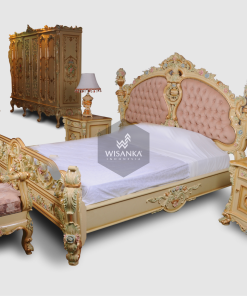 Uraina Master Classic Bed Room